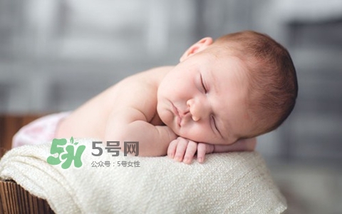 奶瓶刷尼龍的好還是海綿的好？洗奶瓶的正確方法