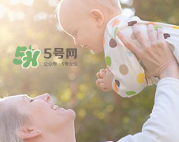 寶寶曬太陽對(duì)眼睛好嗎？寶寶曬太陽對(duì)眼睛的有影響嗎？