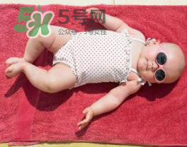 寶寶曬太陽對(duì)眼睛好嗎？寶寶曬太陽對(duì)眼睛的有影響嗎？
