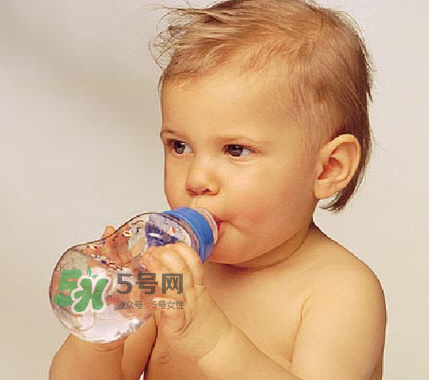 寶寶能喝蜂蜜水嗎？蜂蜜水寶寶能長(zhǎng)期喝嗎？