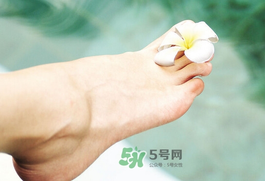 花椒水泡腳能治白發(fā)嗎？花椒水泡腳的禁忌