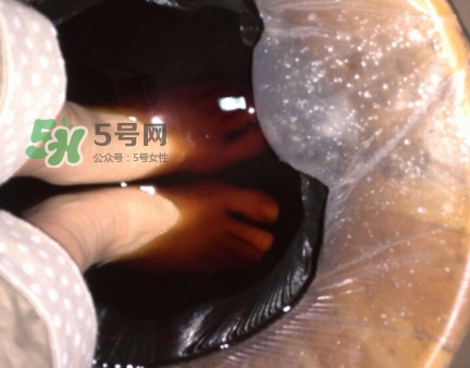 醋泡腳用白醋還是陳醋？泡腳用什么醋最好？