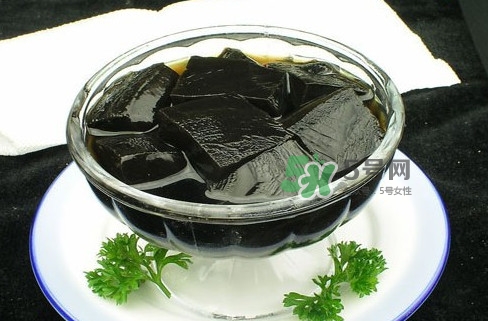 龜苓膏男人能吃嗎？龜苓膏吃多了會(huì)怎么樣