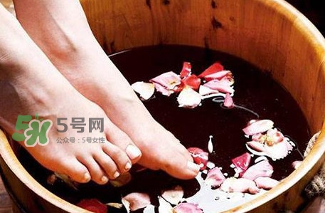 花椒水泡腳一次用多少花椒？花椒水泡腳多長時間最佳