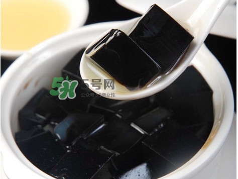 龜苓膏哪個牌子正宗？傳統(tǒng)的龜苓膏如何熬制