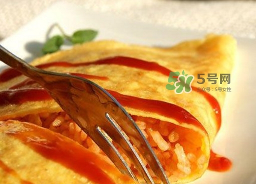 蛋包飯是哪國的料理？蛋包飯怎么做才能讓蛋包著飯