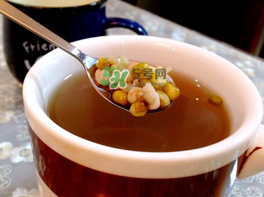 綠豆湯和牛奶能一起吃嗎？喝綠豆湯同時可以喝牛奶嗎？