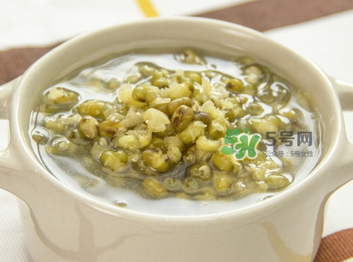 喝完啤酒可以喝綠豆湯嗎？啤酒和綠豆湯能一起喝嗎？
