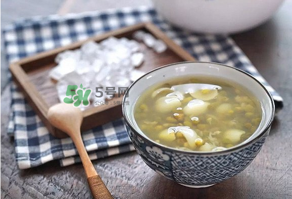 綠豆湯和西瓜可以同時吃嗎？綠豆湯可以和西瓜一起吃嗎？