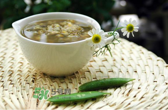 綠豆湯和西瓜可以同時吃嗎？綠豆湯可以和西瓜一起吃嗎？
