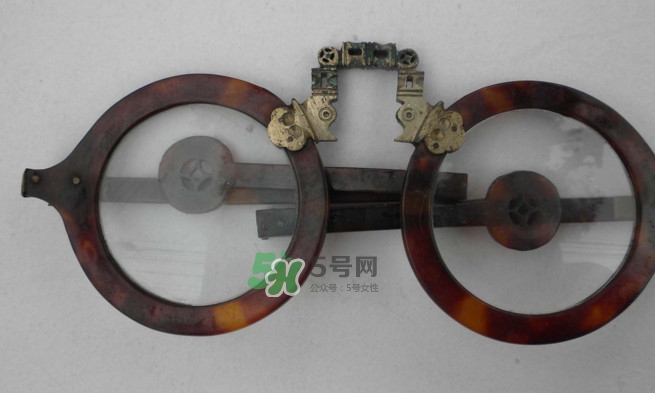 玳瑁眼鏡多少錢？玳瑁眼鏡如何選購？