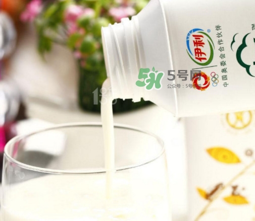  冠益乳和暢輕哪個好？冠益乳好還是暢輕好