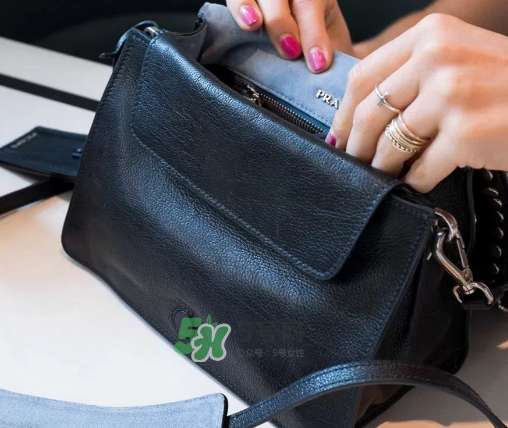 prada etiquette手袋尺寸多大？prada etiquette尺寸有幾種？
