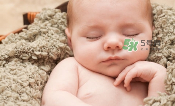 3~5個月的寶寶有多了解這個世界？寶寶睡眠習(xí)慣如何規(guī)范？