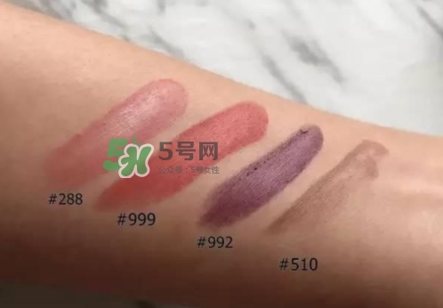 迪奧雙色夾心唇膏多少錢？dior迪奧夾心唇膏上市時(shí)間
