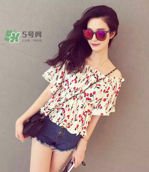 一字領怎么穿不會上滑？一字肩衣服老是往上滑怎么辦？