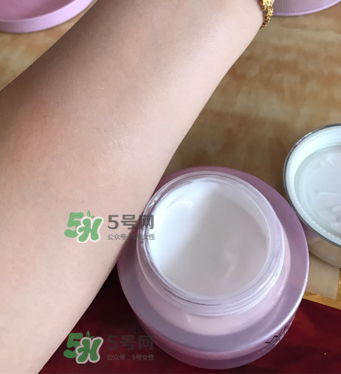 溫碧泉素顏霜好用嗎？溫碧泉素顏霜多少錢？