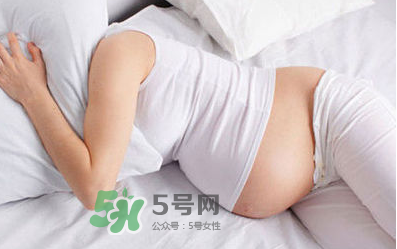 頭胎有妊娠線二胎沒有是因?yàn)閷殞毿詣e不一樣嗎？