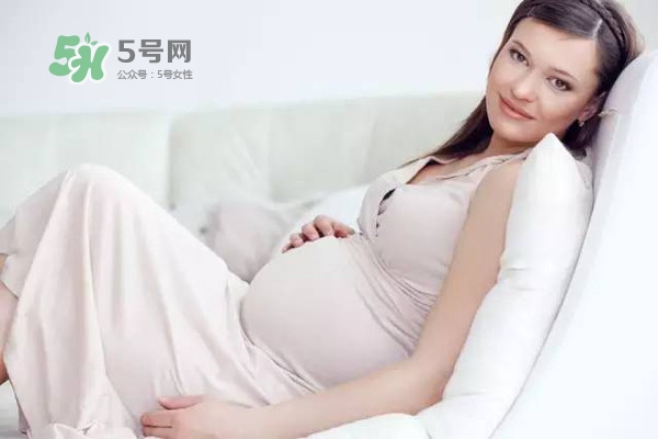 孕期肚皮癢是怎么回事？妊娠紋癢怎么辦？