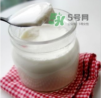 芭樂能和酸奶一起吃嗎？酸奶可以和芭樂一起吃嗎