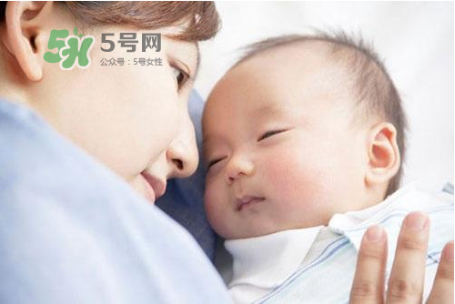 8月份坐月子穿什么衣服？八月份坐月子穿什么鞋？