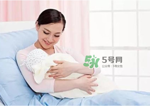 8月份坐月子穿什么衣服？八月份坐月子穿什么鞋？