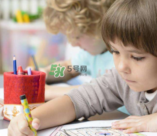 暑假孩子不寫作業(yè)怎么辦？暑假不想寫作業(yè)怎么教育？