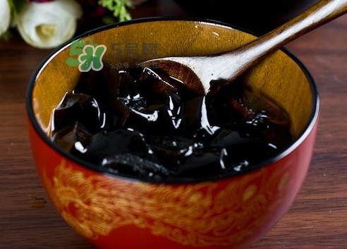 仙草凍怎么吃？仙草粉做的仙草凍怎么會(huì)有點(diǎn)苦