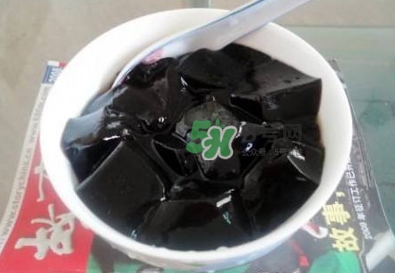 燒仙草是黑涼粉嗎？燒仙草和黑涼粉的區(qū)別