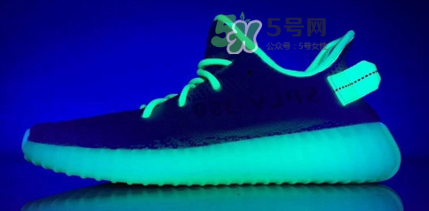 adidas yeezy boost 350 v2黃斑馬是夜光的嗎？