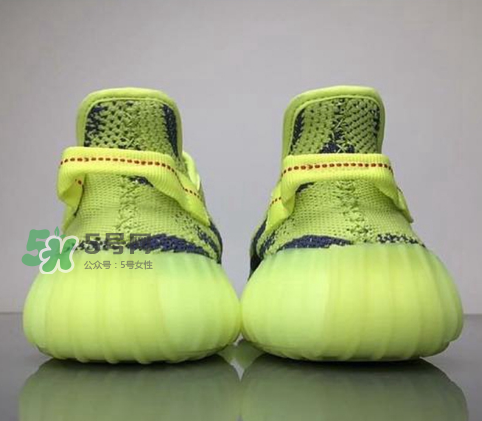adidas yeezy boost 350 v2黃斑馬是夜光的嗎？
