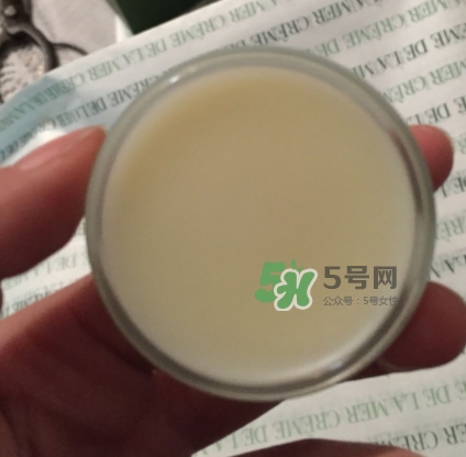 海藍(lán)之謎唇霜怎么用？海藍(lán)之謎修護(hù)唇霜使用方法