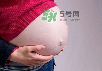 孕期可以蹲著上廁所嗎？孕期上廁所會壓到寶寶嗎？