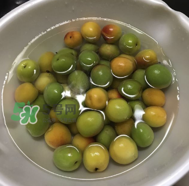 自制青梅酒的做法 青梅酒泡多久可以喝？