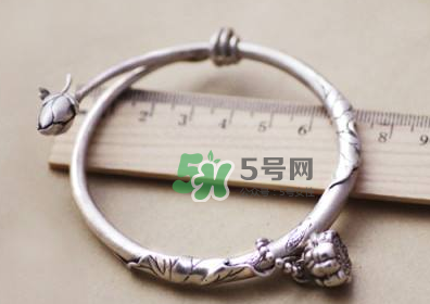 銀手鐲可以用牙膏洗嗎？銀手鐲可以用什么洗？