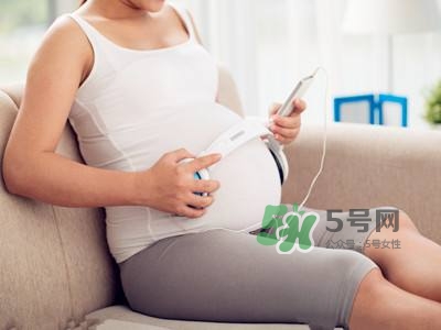 音樂(lè)胎教是媽媽聽(tīng)還是放在肚子上？胎教音樂(lè)有哪些？