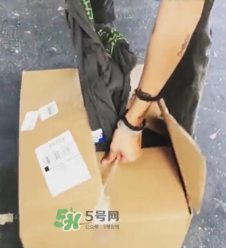 off white awge演唱會限定長袖t怎么買_在哪買？