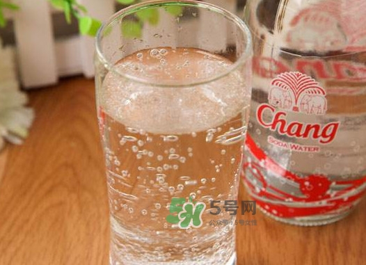 蘇打水是什么水？蘇打水喝多了會(huì)怎么樣？