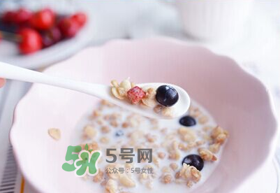 卡樂比梅果牛奶系列麥片好吃嗎？卡樂比梅果牛奶系列價格