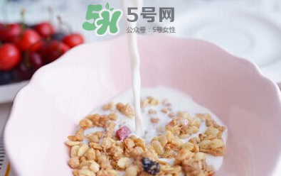 卡樂比梅果牛奶系列麥片好吃嗎？卡樂比梅果牛奶系列價格
