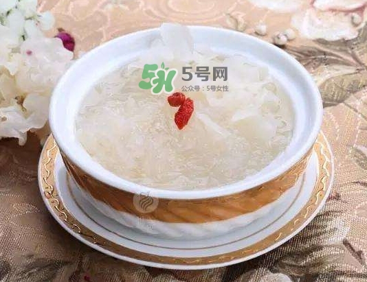 燕窩和銀耳的功效一樣嗎？燕窩和銀耳的區(qū)別？
