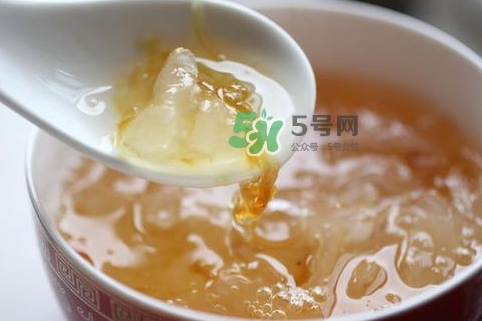 燕窩和銀耳的功效一樣嗎？燕窩和銀耳的區(qū)別？