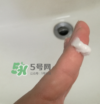 一葉子補水潔面乳怎么樣？一葉子補水洗面奶好用嗎？