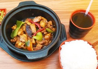 黃燜雞米飯多少錢一份？黃燜雞米飯?zhí)攸c(diǎn)是什么