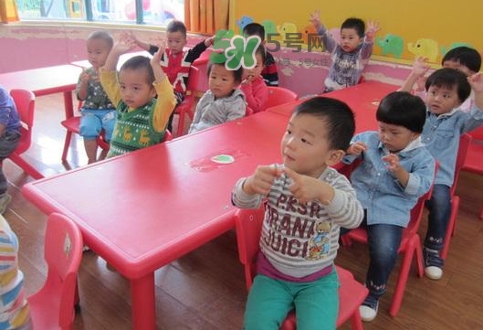 第一次送孩子去幼兒園，你是哪種家長？