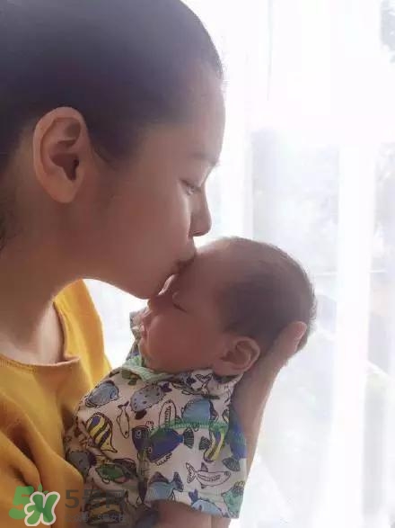生孩子會(huì)遇到尷尬的事情有哪些？生孩子會(huì)變老嗎？