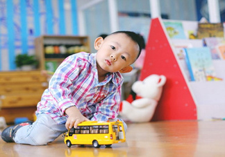 第一次送孩子去幼兒園，你是哪種家長？