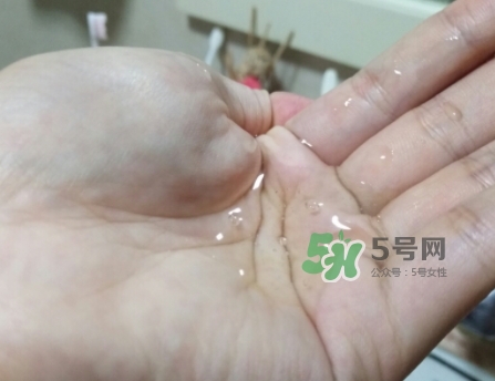 御泥坊水潤茶萃微囊黑面膜怎么用？