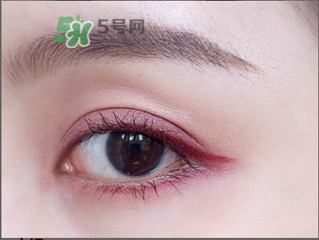 the estee edit眼影膏怎么用？酒紅色眼妝怎么畫