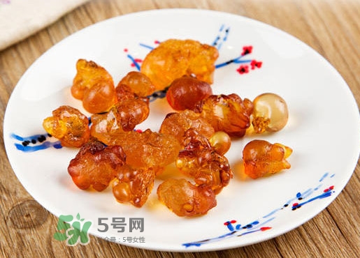 桃膠適合什么人吃？吃桃膠會(huì)上火嗎？